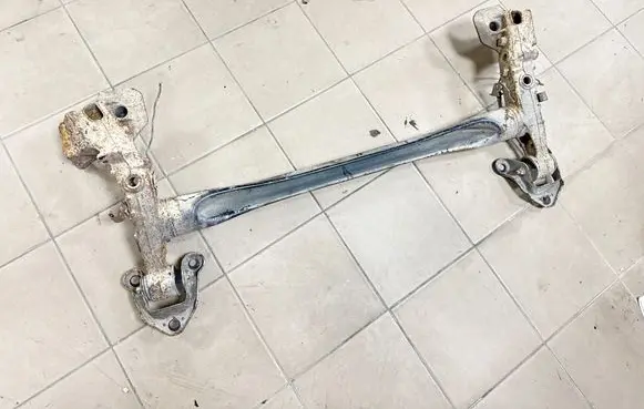 Opel Meriva A Rear axle beam 