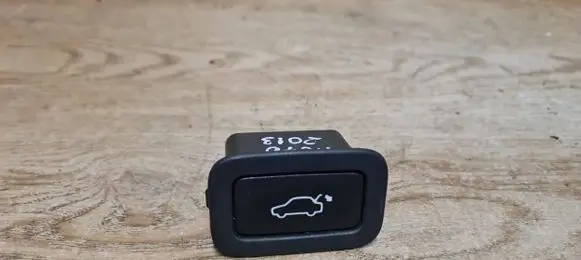 Volvo XC70 Tailgate/trunk/boot open switch 31412055