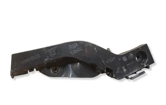 Toyota Avensis T270 Rear bumper mounting bracket 5257805050