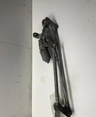 Suzuki Grand Vitara II Front wiper linkage and motor 3811065J00