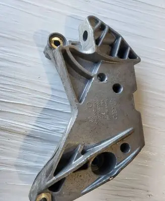 Audi Q3 8U Engine mounting bracket 06J199207P