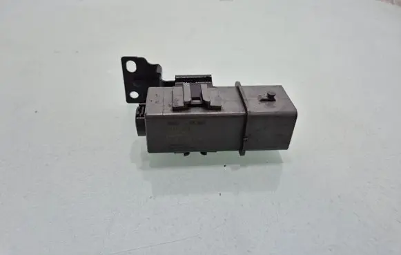Hyundai Tucson TL Glow plug pre-heat relay 368302F720