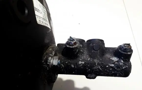 Renault Megane I Master brake cylinder