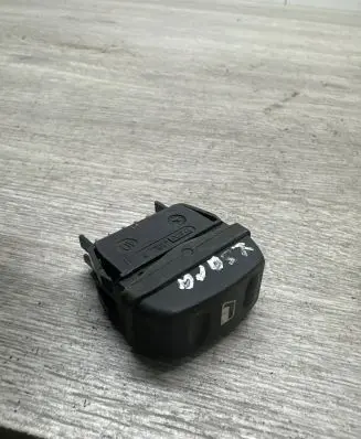 Citroen Xsara Picasso Electric window control switch 22681