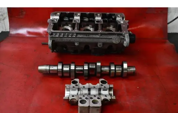 Volkswagen Polo IV 9N3 Engine head 045103373H