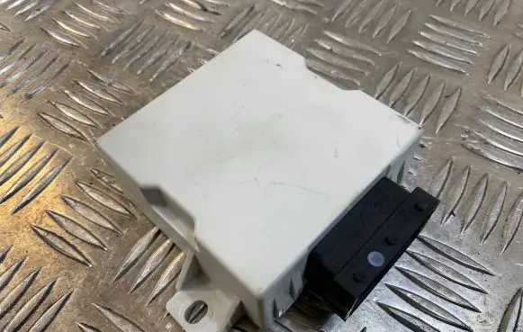 Toyota Corolla Verso AR10 Window wiper relay 150696 230507F ANVWN39