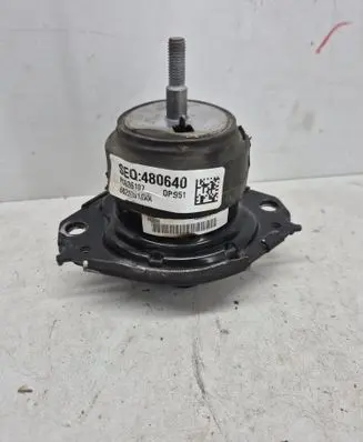 Engine mount bracket
