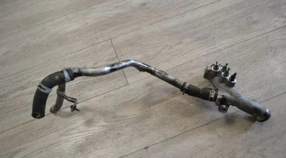 Mercedes-Benz A W176 Engine coolant pipe/hose 210472718R