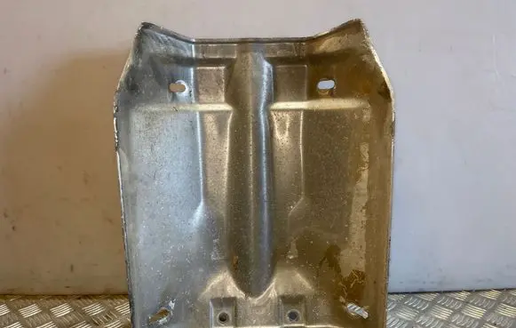 BMW 8 E31 Center/middle under tray cover