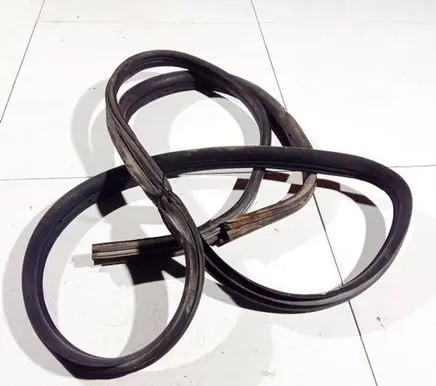 Opel Movano A Rubber seal front coupe door 
