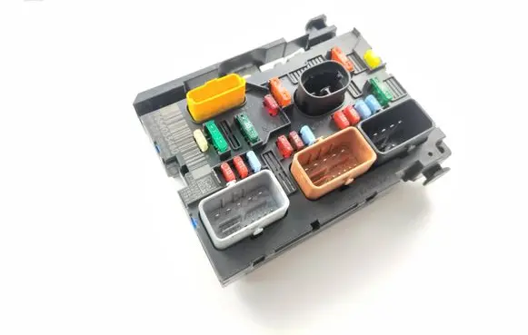 Peugeot 207 Fuse module 9664055480