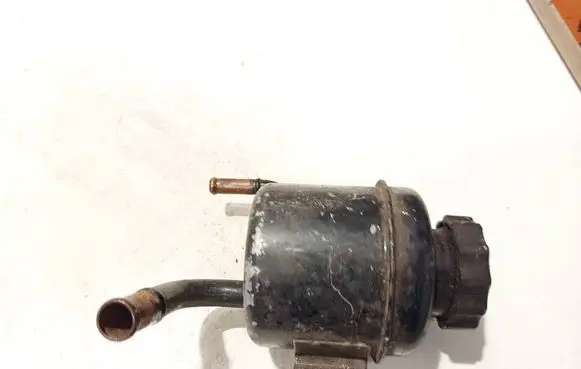 Nissan Sunny Power steering fluid tank/reservoir