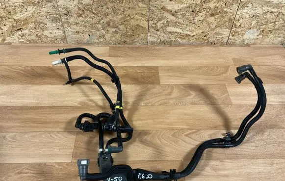 Volvo V50 Fuel line pipe 