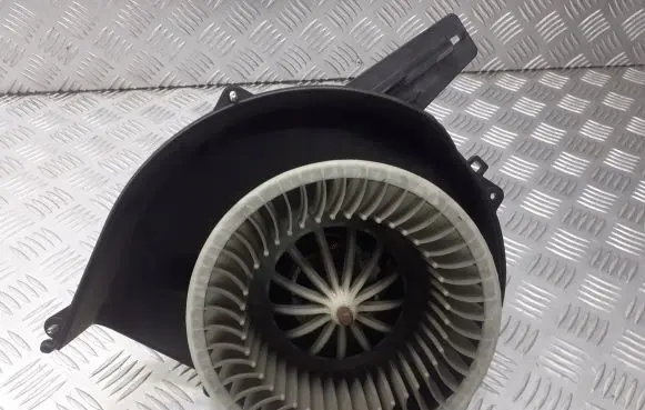 Volkswagen Fox Front door blower motor 6Q1819015G