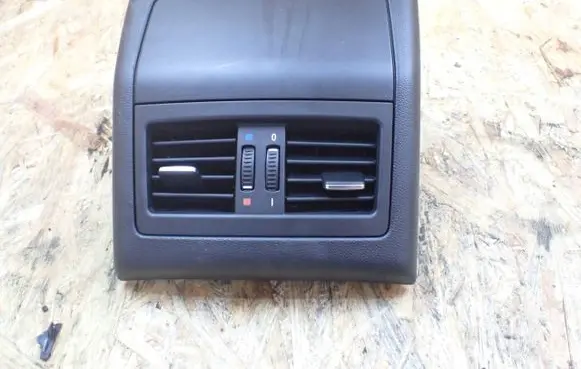 BMW 3 E90 E91 Rear air vent grill 7129556