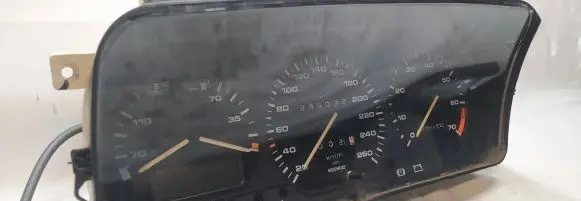 Volkswagen PASSAT B3 Speedometer (instrument cluster) 5220029100