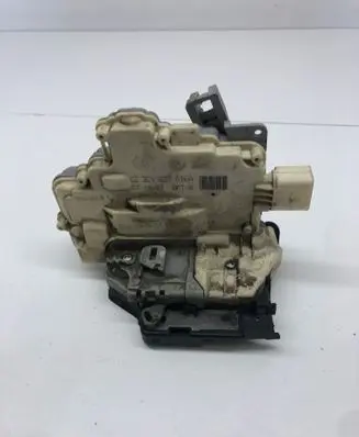 Volkswagen PASSAT B6 Front door lock 3C1837016A