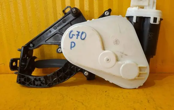 BMW 7 G70 Front door check strap stopper 9883258
