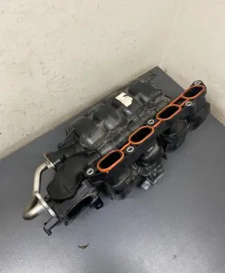 Toyota Yaris Intake manifold