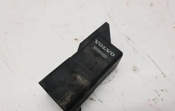 Volvo XC60 Glow plug pre-heat relay 30785663 0281003047