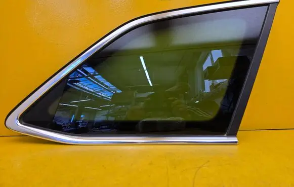 Skoda Superb B8 (3V) Rear side window 3V9845298