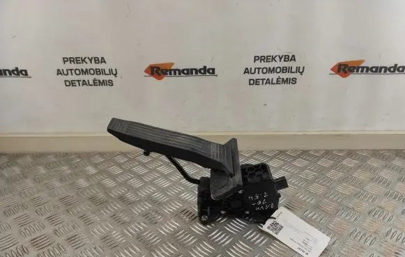 Toyota RAV 4 (XA50) Accelerator throttle pedal 7811033140 2701000040
