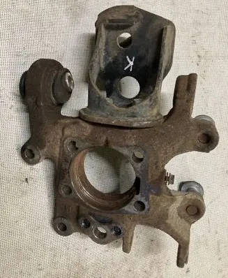 Toyota RAV 4 (XA40) Rear wheel hub spindle/knuckle 