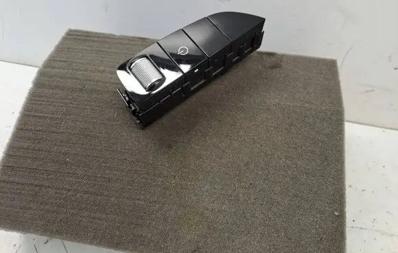 Mercedes-Benz GLC X253 C253 Head unit multimedia control A2059059306 HW131700 13665627