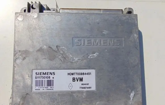 Renault Megane II Engine control unit/module S111730108B