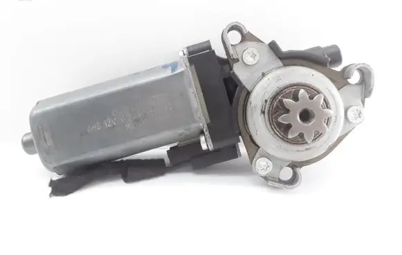 Mercedes-Benz C W204 Seat adjustment motor 820418984 0390203002