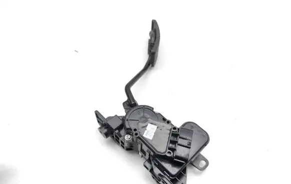 Mitsubishi Pajero Accelerator throttle pedal 57090069 APM30015