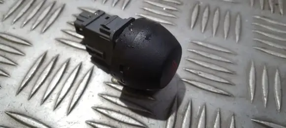 Toyota RAV 4 (XA30) Hazard light switch 1143p87 114-3p8715b060