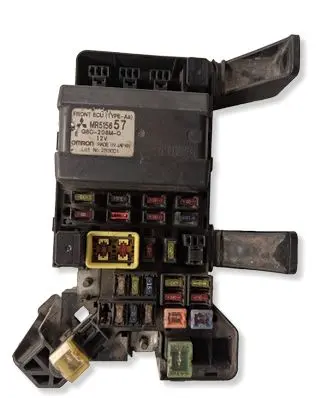 Mitsubishi Pajero Fuse module MR515657