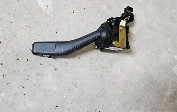 Volkswagen Touran I Indicator stalk 1K0953513G 1K0953513