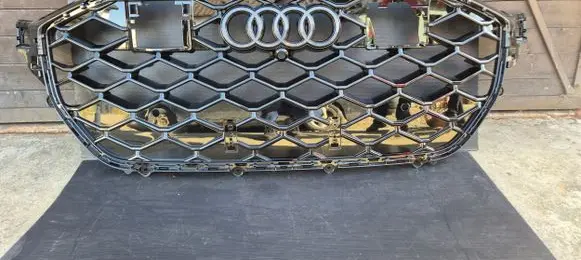 Audi Q8 Front grill
