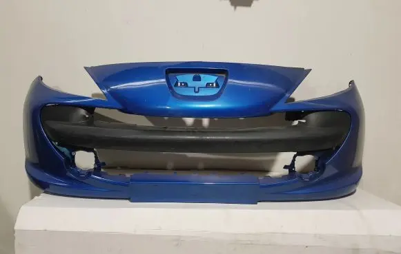 Peugeot 207 Front bumper 965435687