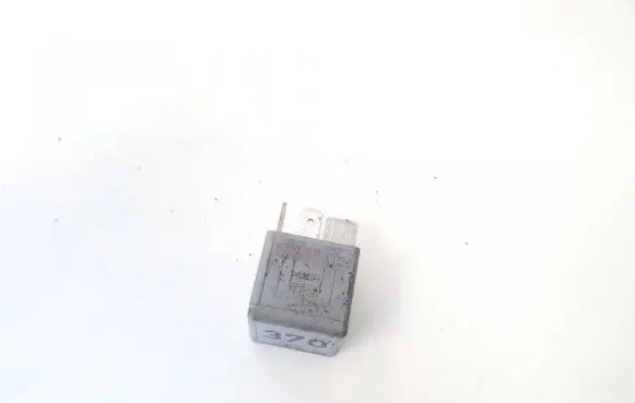 Skoda Praktik (5J8) Other relay 8d0951253 v23134-j52-x30