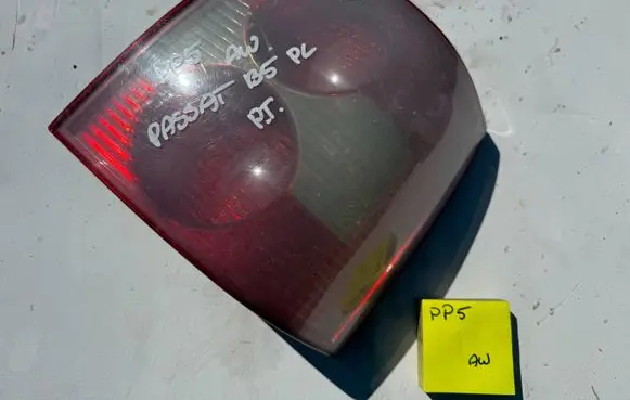 Volkswagen PASSAT B5 Rear/tail lights 3B5945258B