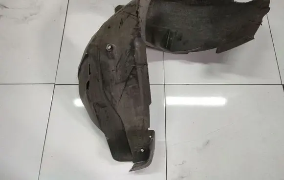 Front wheel arch liner splash guards