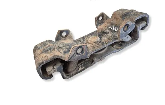 Mitsubishi L200 Gearbox mount MR992717