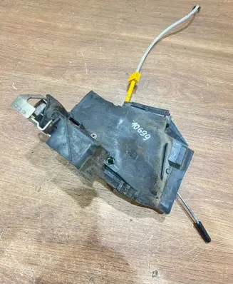 BMW 5 E39 Front door lock 8235113