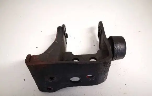 Toyota RAV 4 (XA20) Engine mounting bracket
