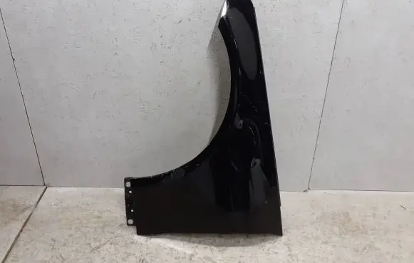Mercedes-Benz E A207 Fender