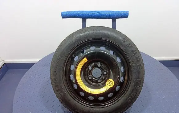 Alfa Romeo GTV R17 spare wheel 1010483