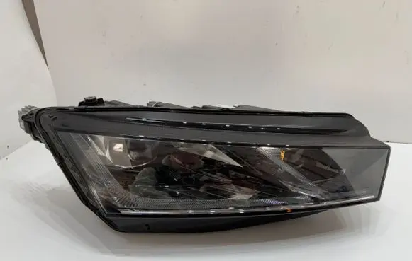 Skoda Octavia Mk4 Headlight/headlamp 5E4941016A LE18A6419 030111823400