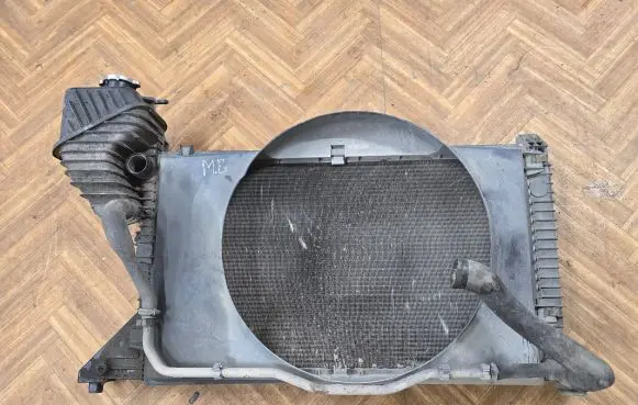 Mercedes-Benz Sprinter W901 W902 W903 W904 Coolant radiator 9015003500 101170902 9015050988