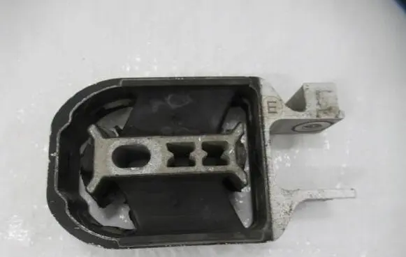 Volvo V40 Engine mount bracket 31359652