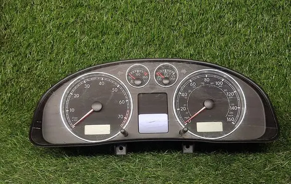 Volkswagen PASSAT B5.5 Speedometer (instrument cluster) 3B0920925B