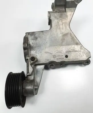 Engine mounting bracket
