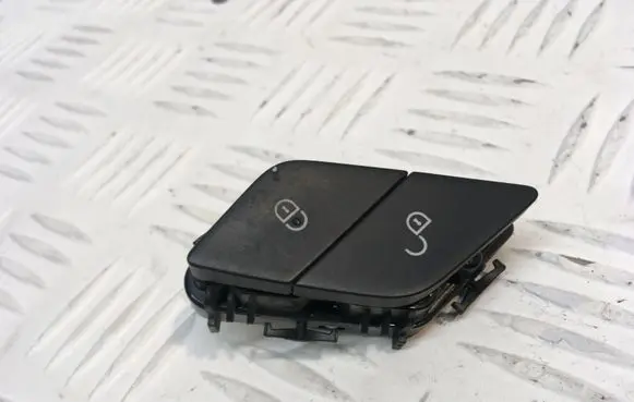 Mercedes-Benz C W205 Central locking switch button A205905515